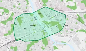 Mapa Warszawy z zaznaczoną zieloną obwódką: strefa czystego transportu obejmuje Śródmieście, Wola, Praga Północ i Południe.