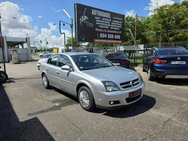 Srebrny Opel Vectra, tablica GSL, gotowy do rejestracji w autohandelu DR. PREMIUM.