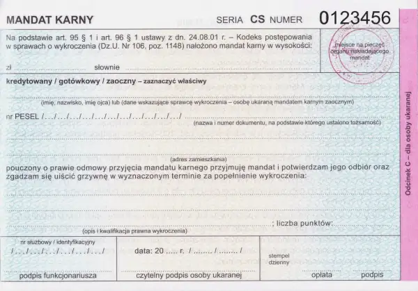 Mandat karny z numerem 0123456. Dokument zawiera dane sprawcy, opis wykroczenia i miejsce na podpisy.