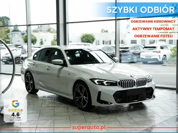 Białe BMW 318i z podgrzewaną kierownicą i fotelami, aktywnym tempomatem, gotowe do szybkiego odbioru.